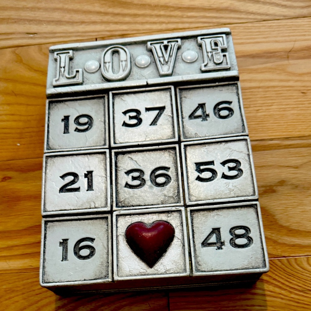 Retired LOVE Sid Dickens Tile